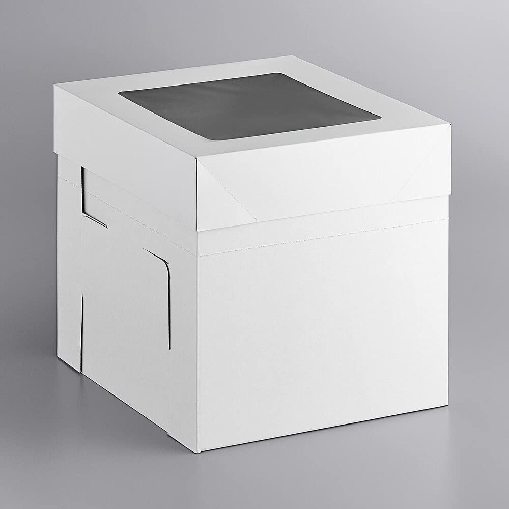 Caja blanca alta con ventana