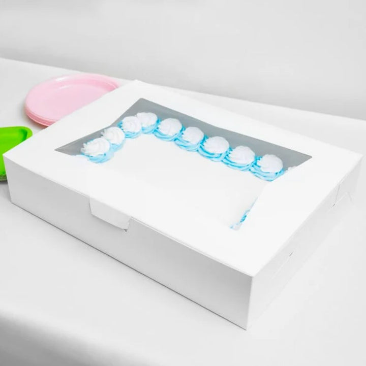 Caja blanca con ventana
