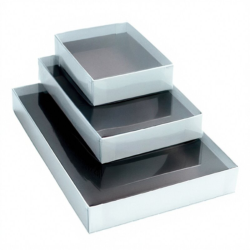 Caja blanca con ventana