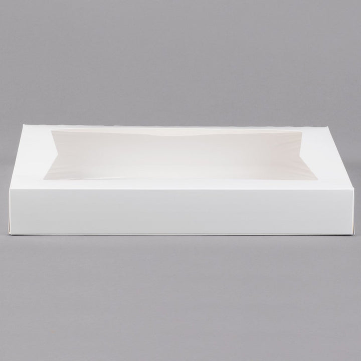 Caja blanca con ventana